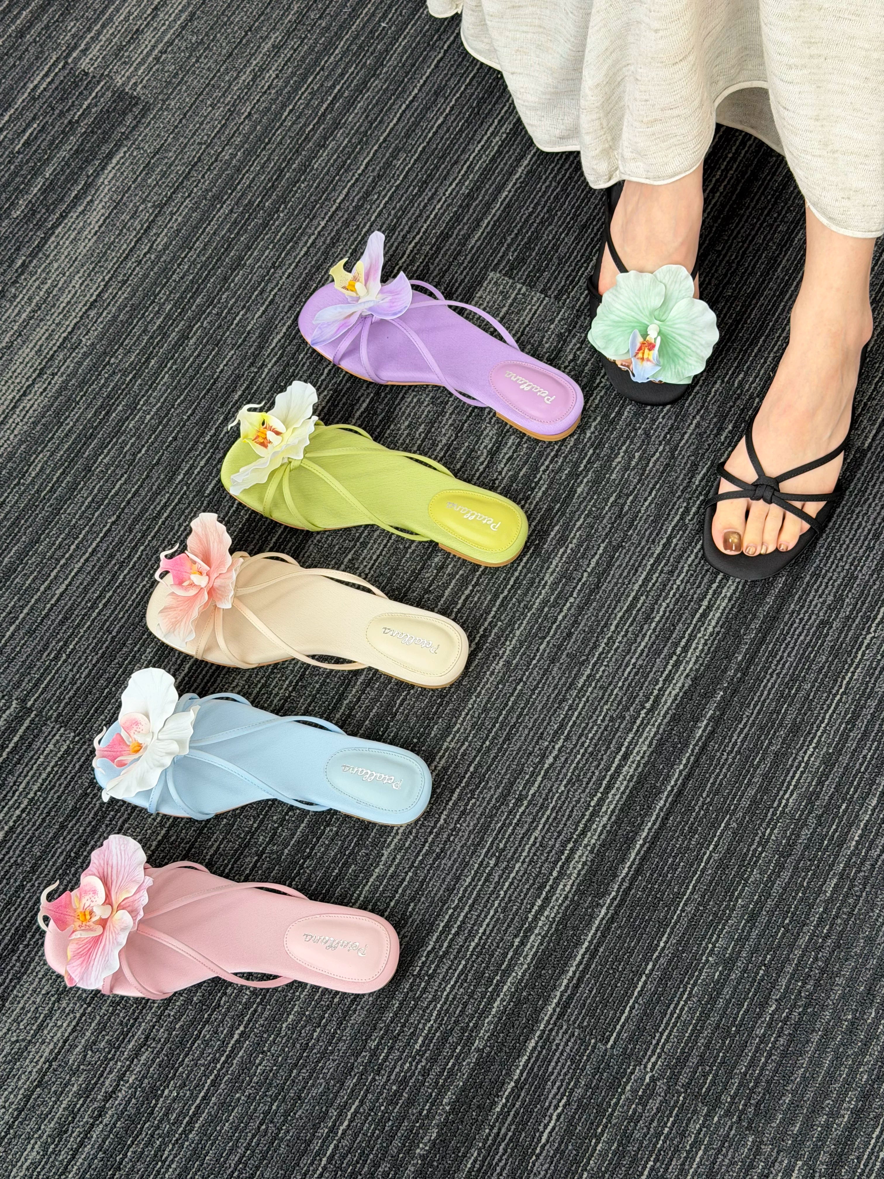 [Petallana] Garden Series Flat 1cm Sandals with Detachable Flowers - 6 colors